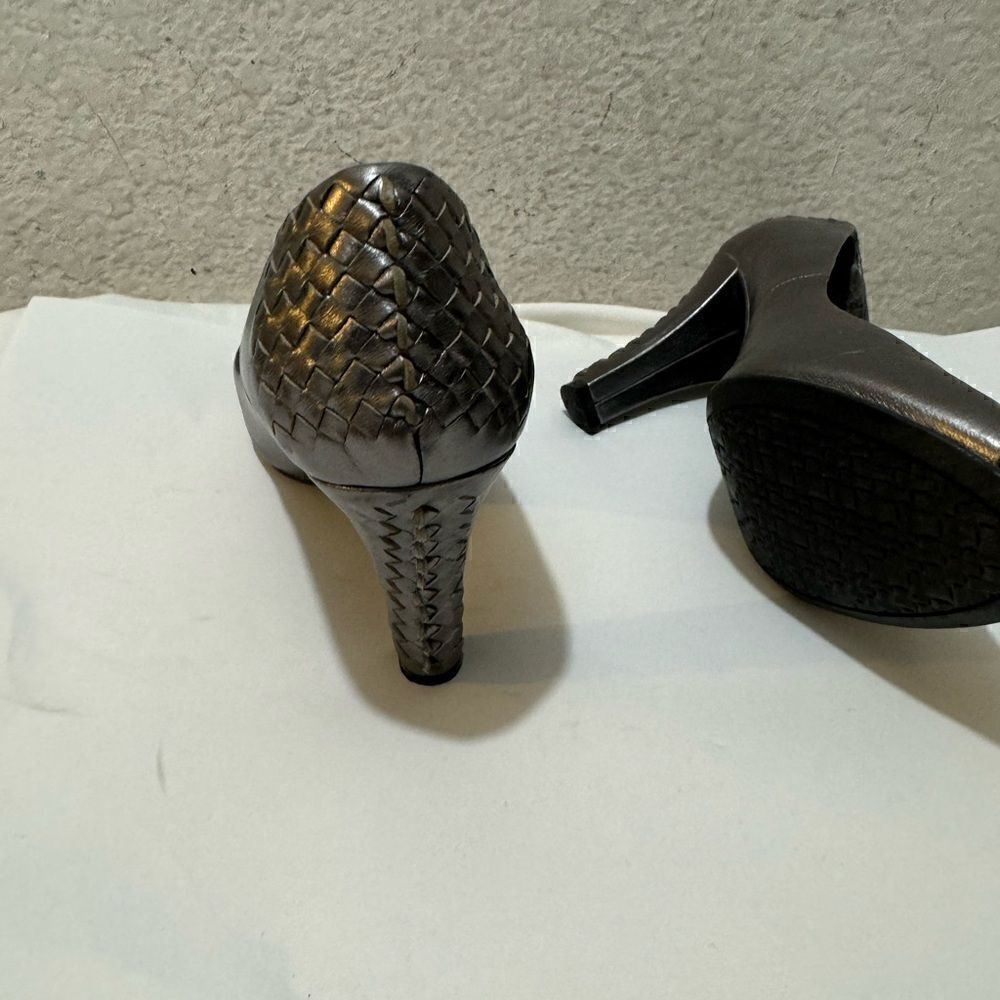 Elliott Lucca Metallic Weaved Peep Toe Heels - Picture 8 of 10